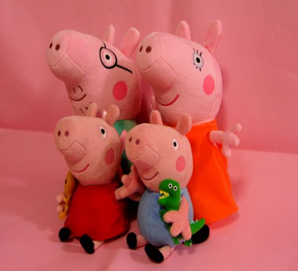 CONJUNTO DE PELÚCIAS FAMÍLIA PEPPA PIG